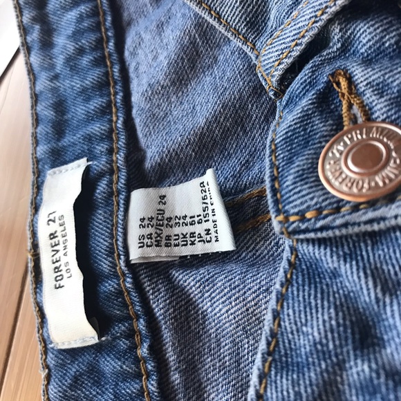 Forever 21 NWT denim shorts - Picture 4 of 4